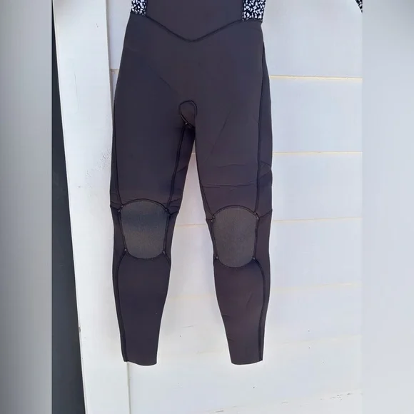 Roxy Black and Pink Patterned Sleeve - Picture 4 of 11